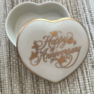 💕VTG Mikasa trinket box. Perfect condition not a blemish to be found!